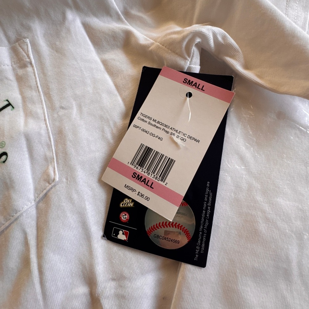 Majestic Detroit Tigers White Pocket T-Shirt Rose Graphic MLB Small NWT - Picture 3 of 6